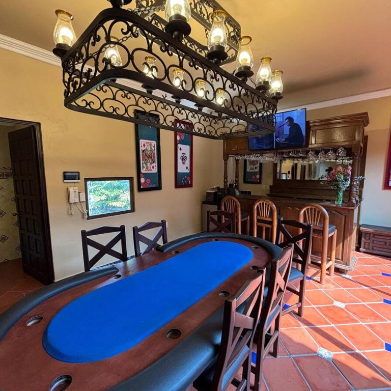Colonial Mansion - Groups -Pool, Theater, Gym and more - Villa - 21