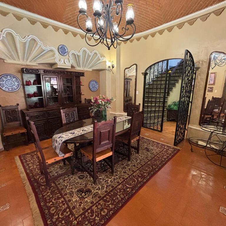 Colonial Mansion - Groups -Pool, Theater, Gym and more - Villa - 63