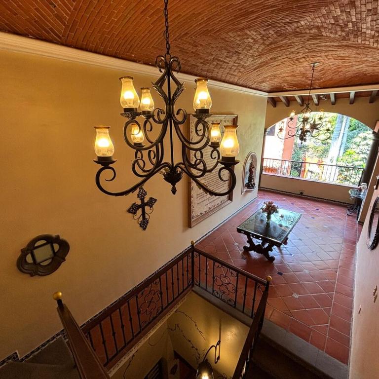 Colonial Mansion - Groups -Pool, Theater, Gym and more - Villa - 82