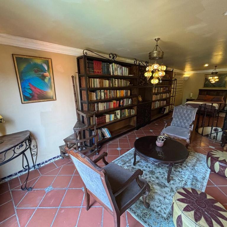 Colonial Mansion - Groups -Pool, Theater, Gym and more - Villa - 95