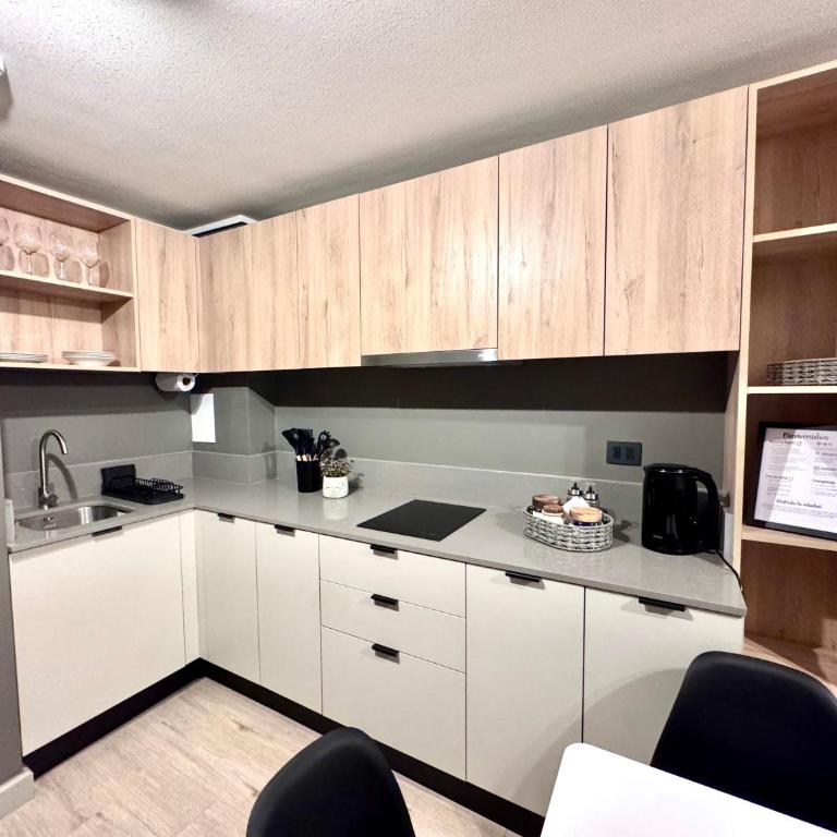 Santa Ana Premium - Cowork, Balcón al Atardecer y Metro - One-Bedroom Apartment - 4