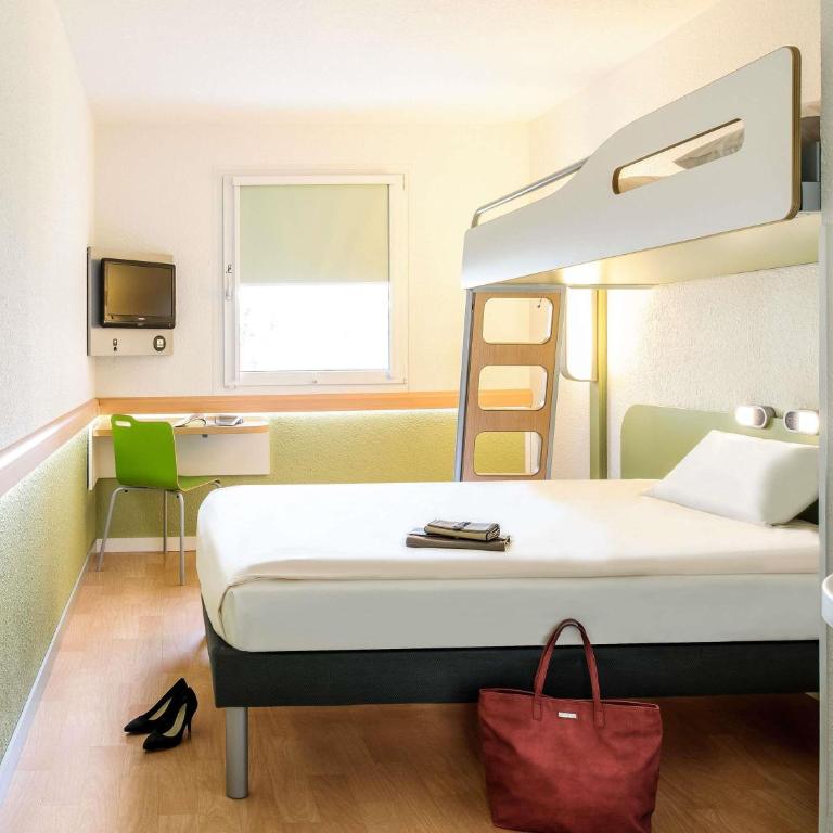 ibis budget Antibes Sophia Antipolis - Chambre Triple avec 1 Lit Double et 1 Lit Superposé - 5