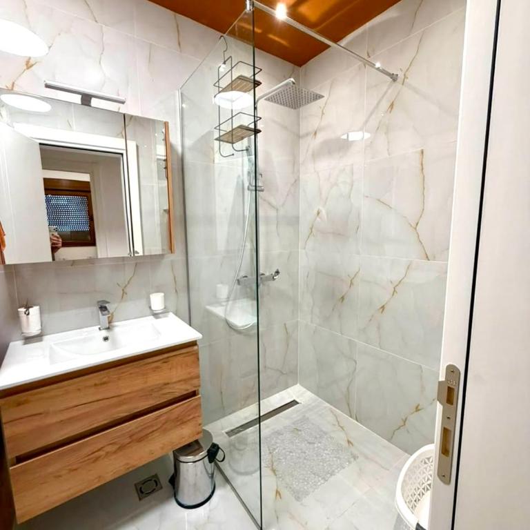 Azure Terrace Residence in Tivat with Sea View - Deluxe Double Room - 17