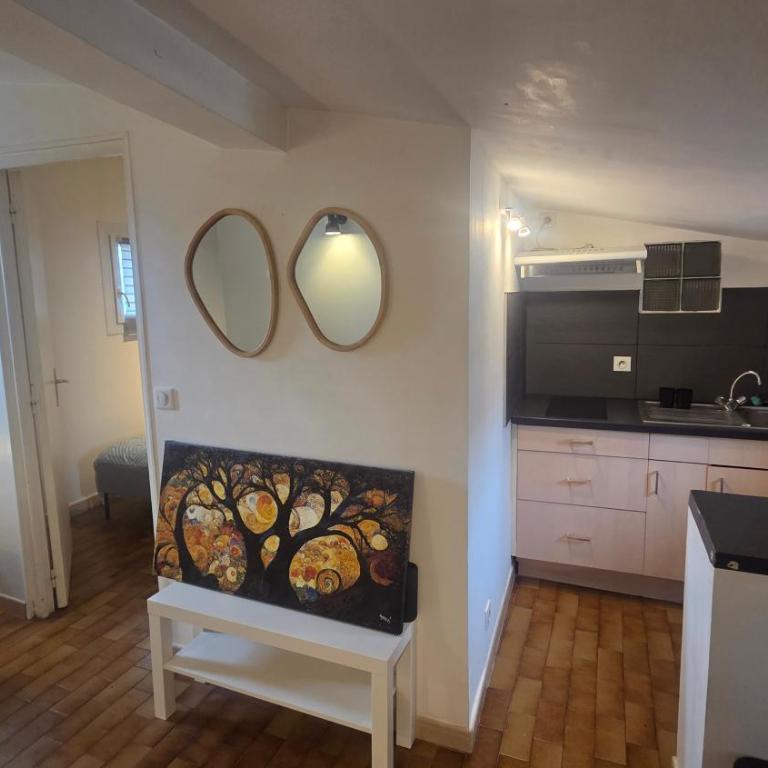 T2 Mansardé Cœur de l'Écusson - Apartamento de 1 dormitorio - 2