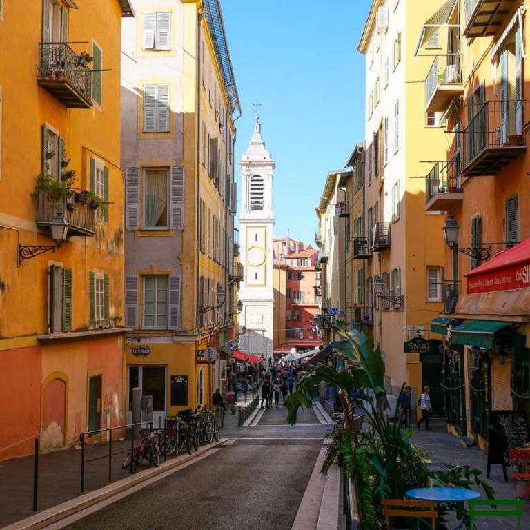Charmant et spacieux Studio à 10 minutes du centre de Nice et 5 min de l'entrée d'autoroute Accès faciles et dans quartier calme - Appartement 1 Chambre - 25