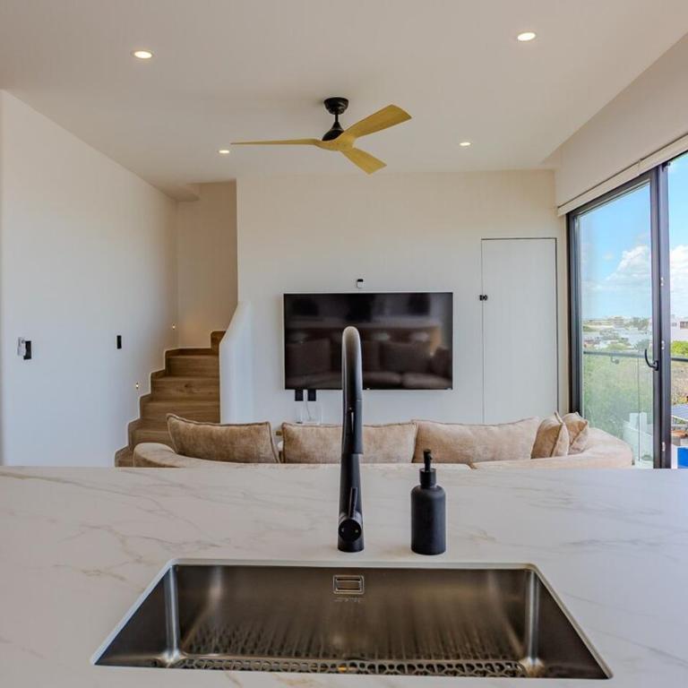 2BR Penthouse Private Rooftop Pool Near 5th Ave - Apartment mit 2 Schlafzimmern - 11