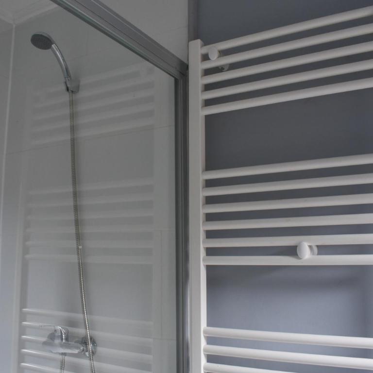 Casa Curacautin hostel - Double Room with Private Bathroom - 3