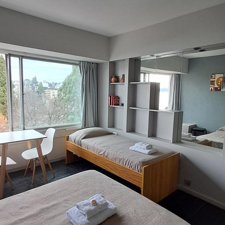 Center Vistas - Apartment with Lake View - 8