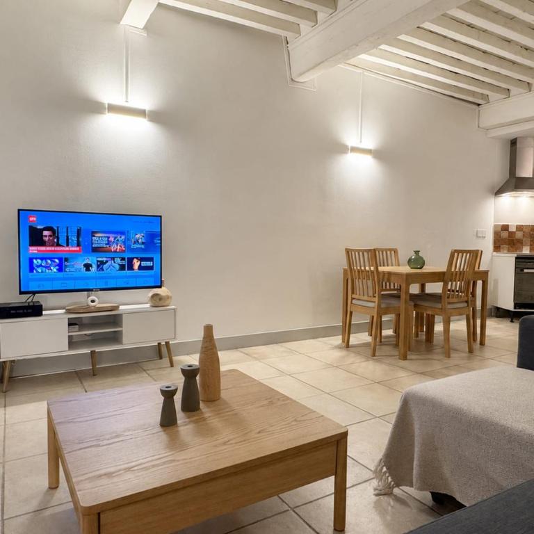Bright Nîmes Center Flat with Terrace - Appartamento - 5