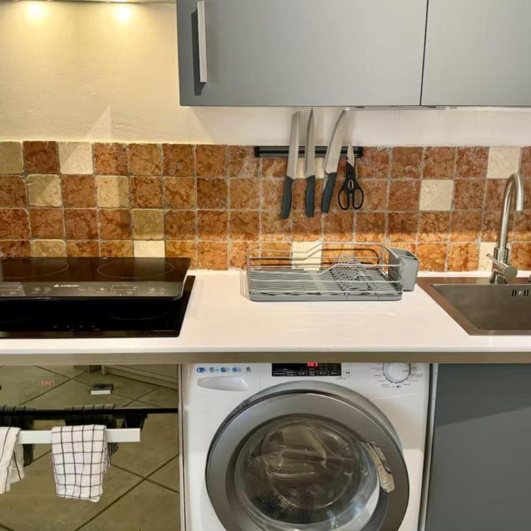 Bright Nîmes Center Flat with Terrace - Appartamento - 7