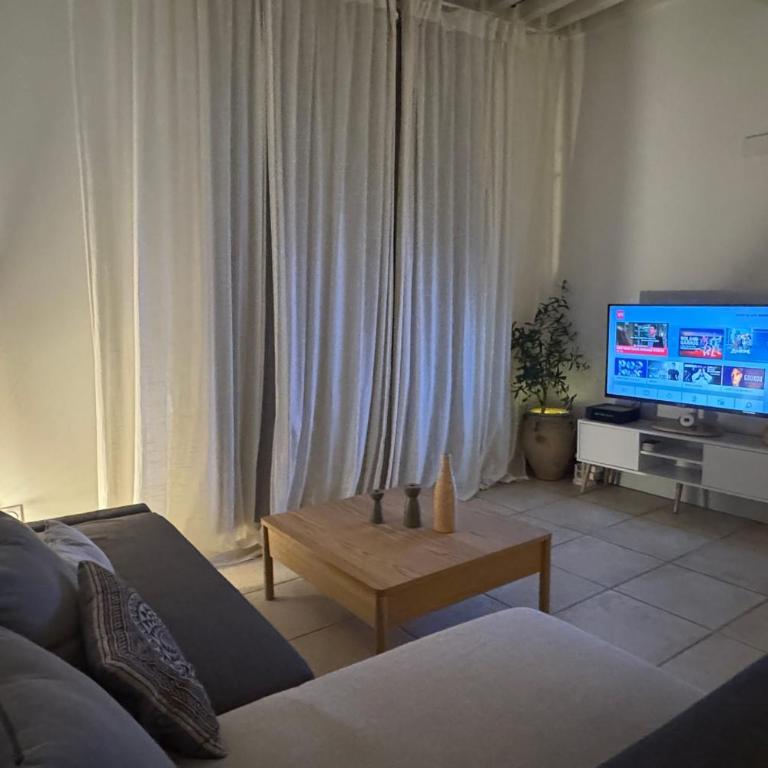 Bright Nîmes Center Flat with Terrace - Appartamento - 4
