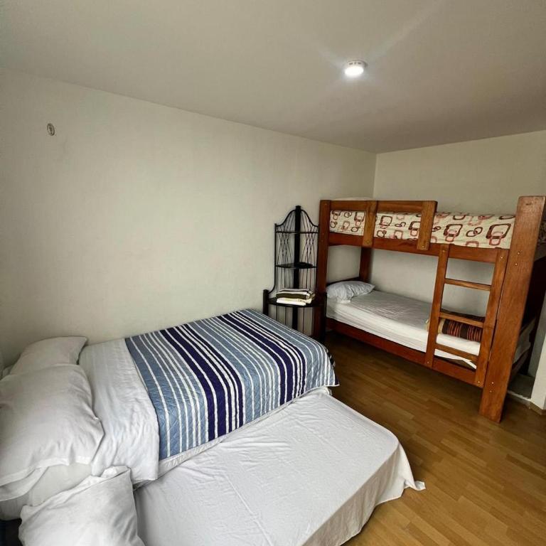 Amplio Departamento Familiar en San Miguel Cerca al Malecón Costanera, WiFi, TV y Cocina Equipada - Apartamento de 3 dormitorios - 9