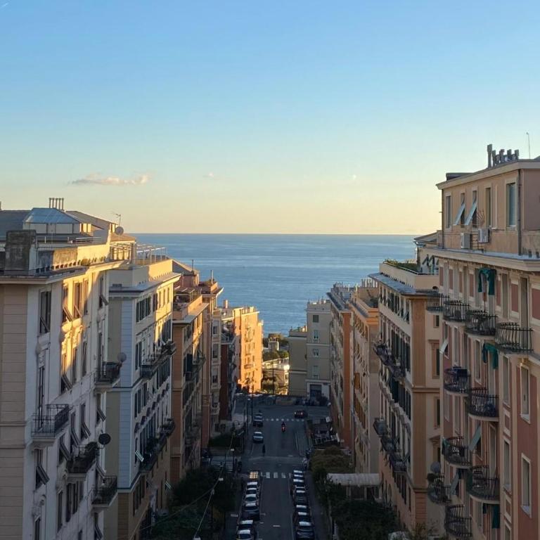 Vista mare Genova - Appartamento con 3 Camere da Letto - 1