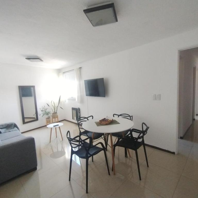 Luminoso y moderno departamento con cochera en la Ciudad de Mendoza - Two-Bedroom Apartment - 19