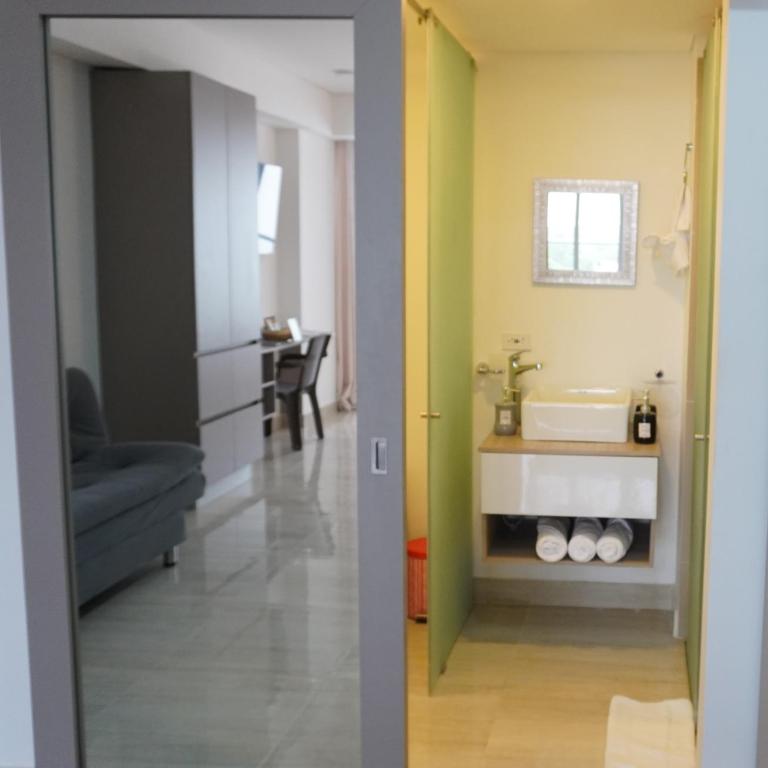 Luxury Viewpoint from your LOFT near the airport - One-Bedroom Apartment - 2