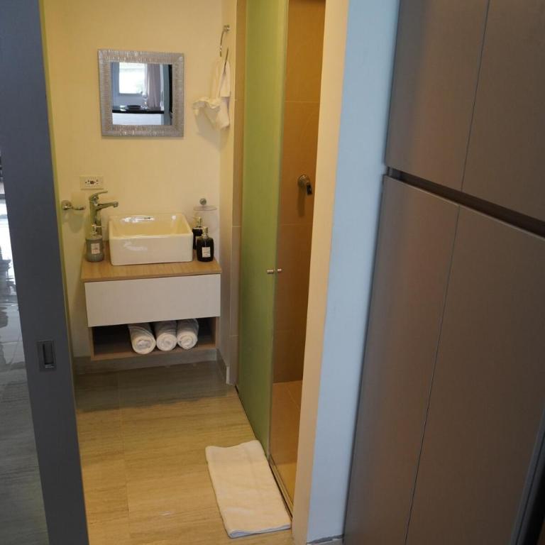 Luxury Viewpoint from your LOFT near the airport - One-Bedroom Apartment - 17