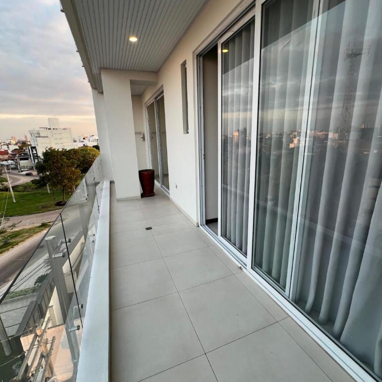 Moderno departamento en Torre Sirari, zona norte - Apartamento de 1 dormitorio - 23