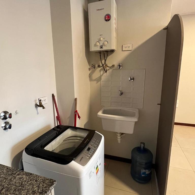Moderno departamento en Torre Sirari, zona norte - Apartamento de 1 dormitorio - 24
