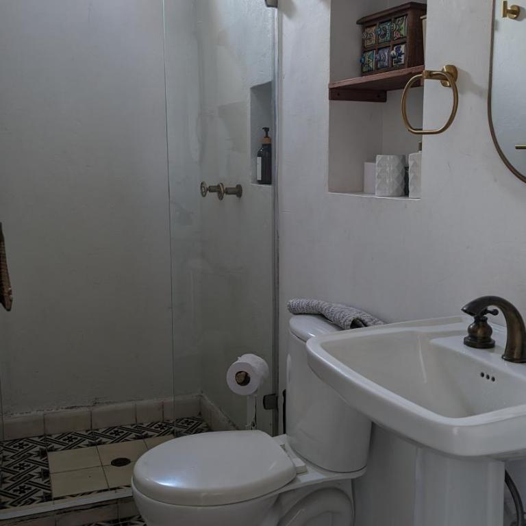 Old City 2-bedroom 2-bath apartment - Two-Bedroom Apartment - 8