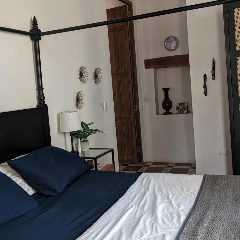 Old City 2-bedroom 2-bath apartment - Two-Bedroom Apartment - 11