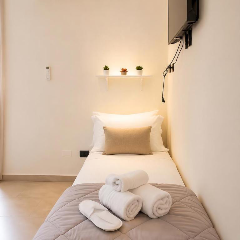 Home Stella Palermo - Triple Room with Private Bathroom - 5
