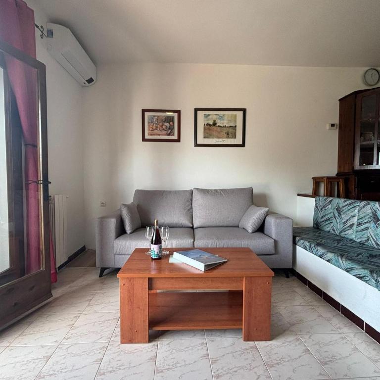 Casa familiar tranquila con piscina, jardín privado, barbacoa y vista al castillo y montañas - ES-323-14 - Vacation Home - 17