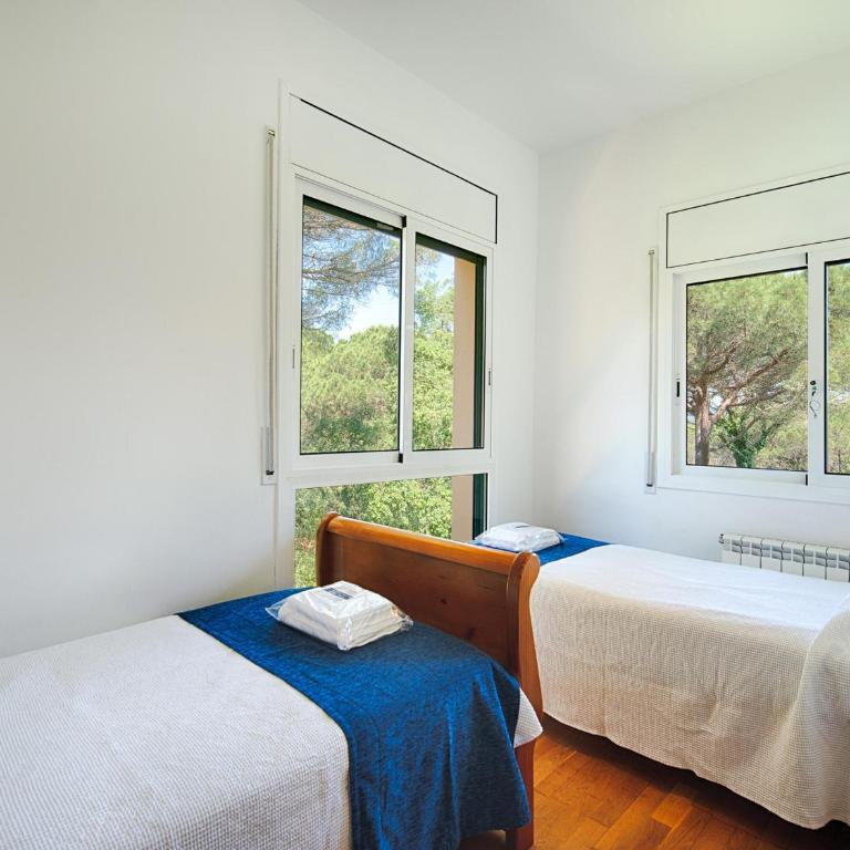 Hermosa Villa en Sant Feliu de Guíxols con Piscina Comunitaria - ES-209-80 - Villa - 10