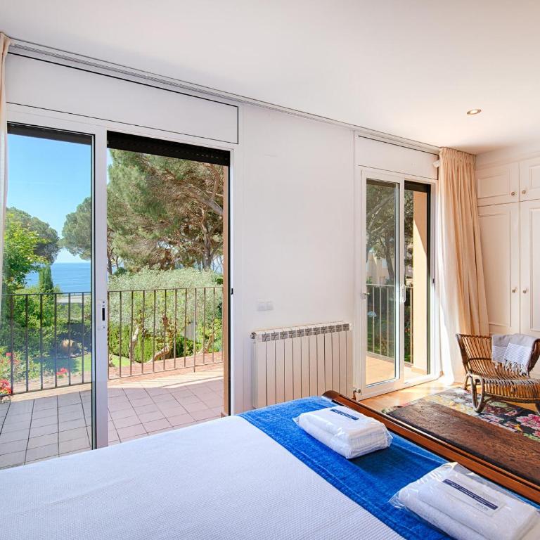 Hermosa Villa en Sant Feliu de Guíxols con Piscina Comunitaria - ES-209-80 - Villa - 12