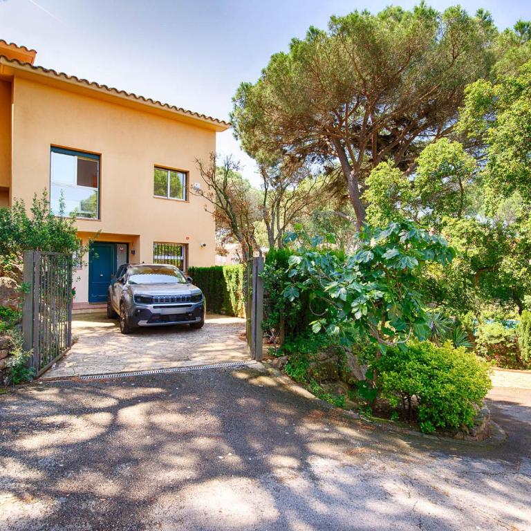 Hermosa Villa en Sant Feliu de Guíxols con Piscina Comunitaria - ES-209-80 - Villa - 15