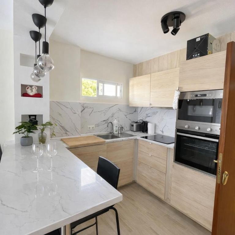 Beautiful Modern Flat Near the Beach & Pool - Apartamento de 3 dormitorios - 3