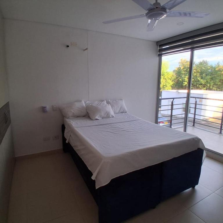 Apto Brisas y Relax Vacacional Ricaurte 3hab Con Doble Balcón y 2 Parking - Three-Bedroom Premium Apartment - 12