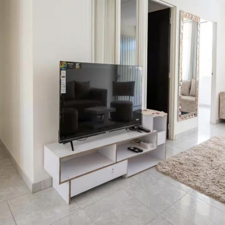 Alma Cali House - Three-Bedroom House - 1