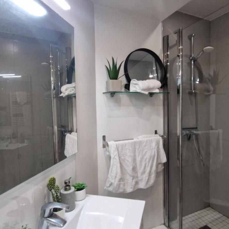 1mins Gare Montparnasse,,center, st Germain ,5minute Eiffel tour and Louvre meusm aesome place , - Appartement 1 Chambre - 13