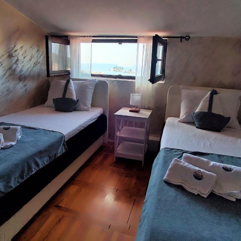 Vista Sea Apartment - Epic Sea View, Cozy Private Stay - Two-Bedroom Apartment with Balcony and Sea View - 7