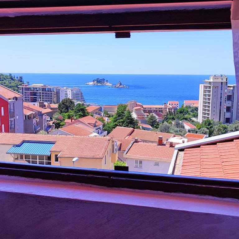 Vista Sea Apartment - Epic Sea View, Cozy Private Stay - Two-Bedroom Apartment with Balcony and Sea View - 8