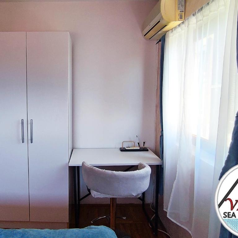 Vista Sea Apartment - Epic Sea View, Cozy Private Stay - Two-Bedroom Apartment with Balcony and Sea View - 18