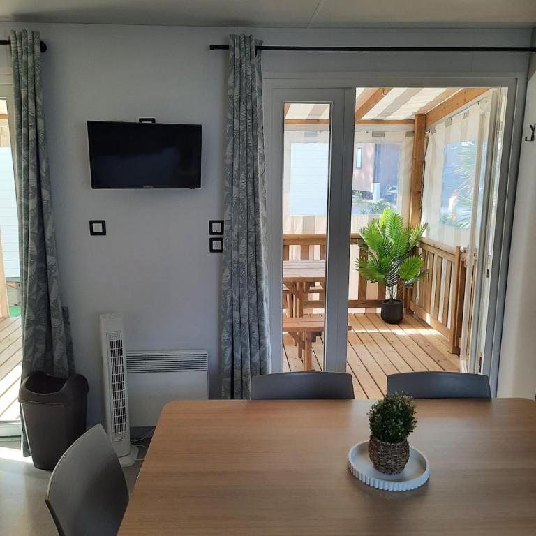 Mobil home grd confort 4 ch 8 pers camping 4 étoiles mer barbecue terrasse couverte linge fournis - Mobilheim - 7
