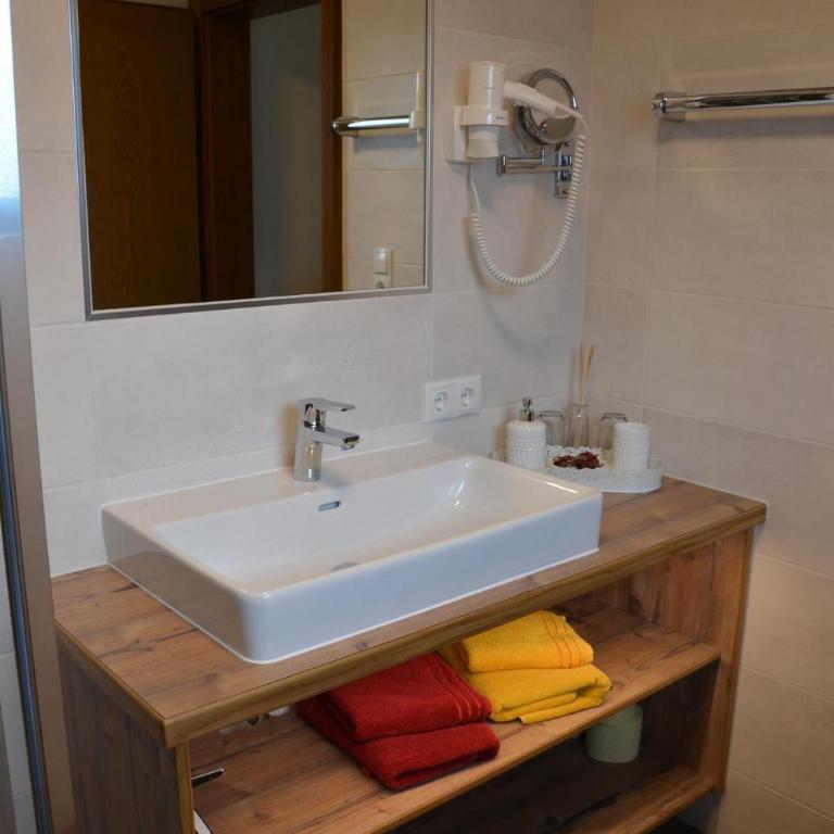 Gästehaus Wildauer - Apartment mit 2 Schlafzimmern und Dusche - 7