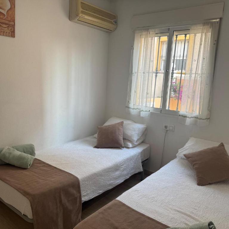 3 Bed Villa Sleeps 6 -Shared Pool -Private Terrace - Doppelzimmer mit Parkblick - 14