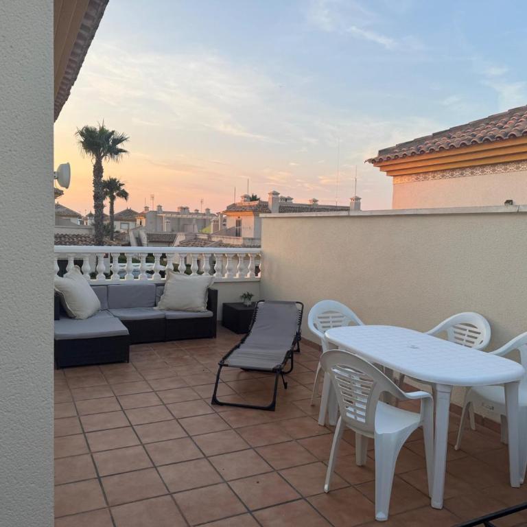 3 Bed Villa Sleeps 6 -Shared Pool -Private Terrace - Doppelzimmer mit Parkblick - 21