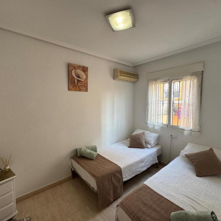 3 Bed Villa Sleeps 6 -Shared Pool -Private Terrace - Doppelzimmer mit Parkblick - 15