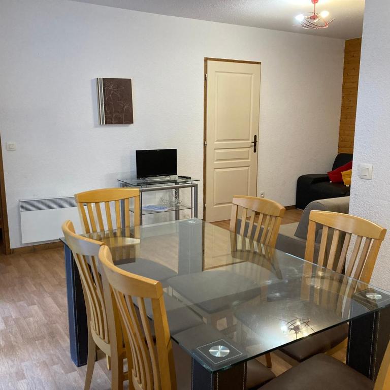 Hôte Altitude - Appartement 2 Chambres avec Terrasse - 45