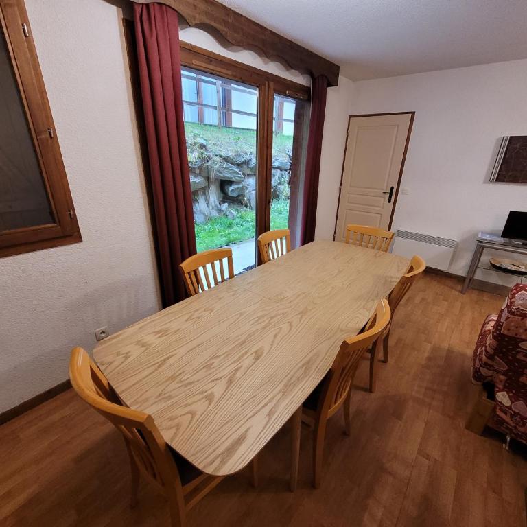 Hôte Altitude - Appartement 2 Chambres avec Terrasse - 64