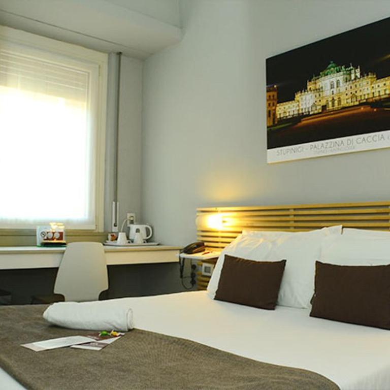 Smart-House-Central-Rent-Rooms-With-Air-Conditioning FREE PARKING - Triple Room with Private Bathroom - 2