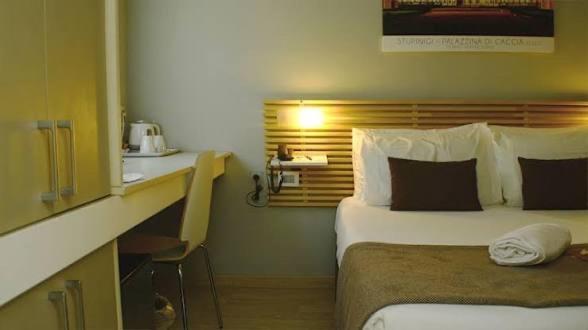 Smart-House-Central-Rent-Rooms-With-Air-Conditioning FREE PARKING - Triple Room with Private Bathroom - 3