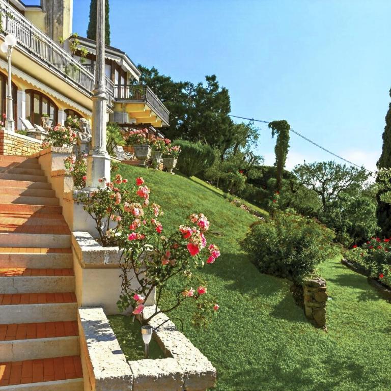 Apartment in Villa Vera Torri del Benaco - Villa con 2 Camere da Letto - 48