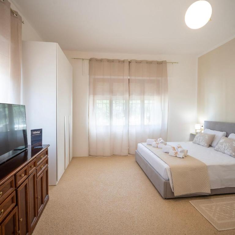 Deledda Rooms Boutique - Camera King con Doccia con Accesso per Sedie a Rotelle - Accesso Disabili - 2