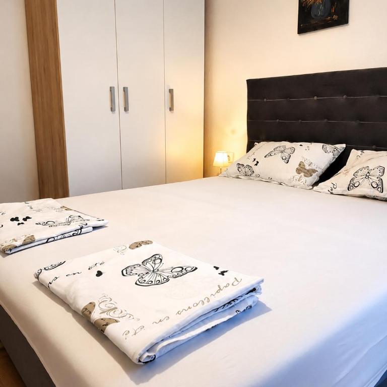 Aura Apartment Sarajevo - Apartman sa 3 Spavaće Sobe i Balkonom - 9