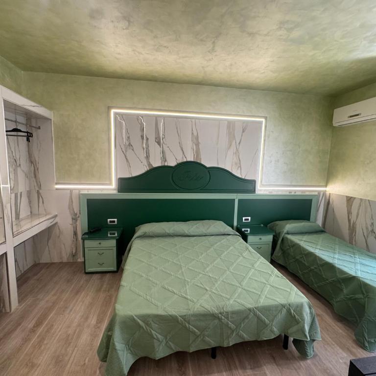 Hotel Iris - Camera Familiare Superior - 1