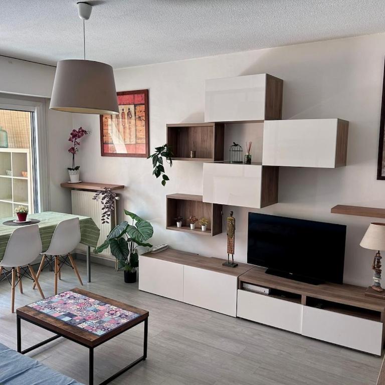 Studio lumineux avec piscine, terrasse et parking privé - Appartement 2 Chambres - 1